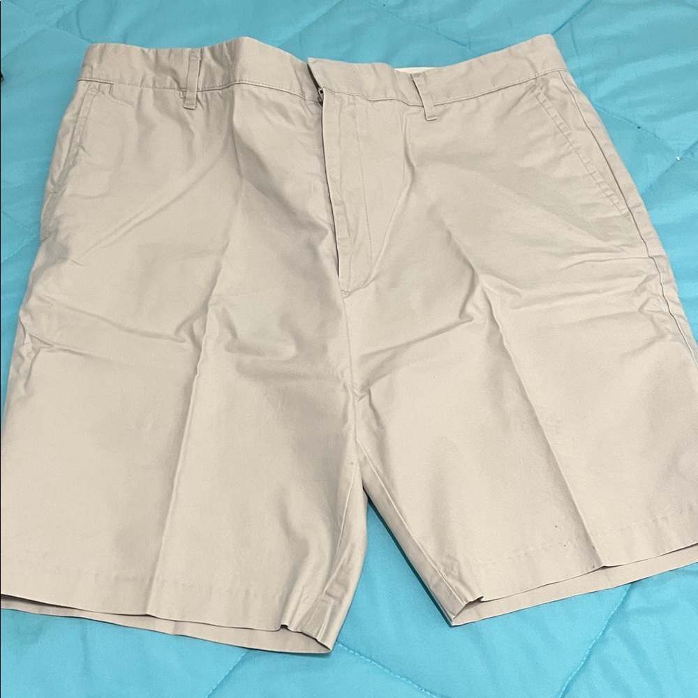 Dockers Men's Cream Flat Front Shorts